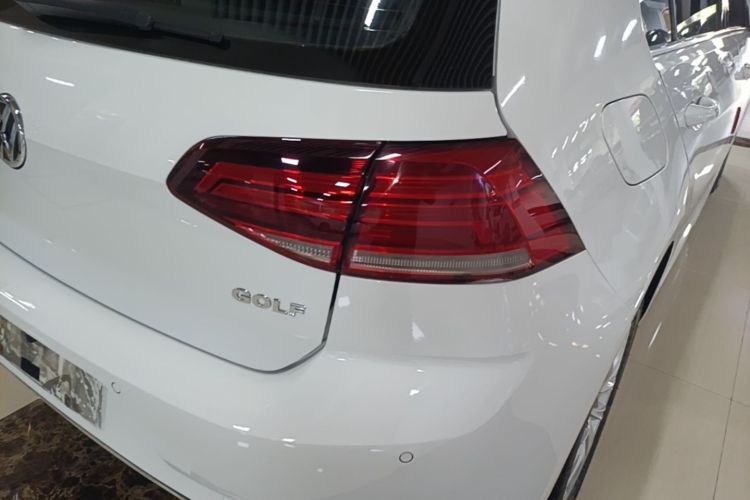 Volkswagen Golf 2018 car image #8
