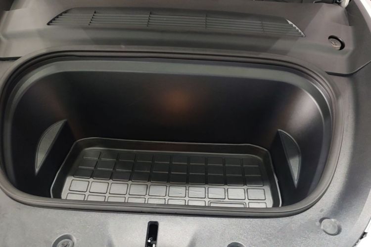 Tesla Model Y 2022 car image #20