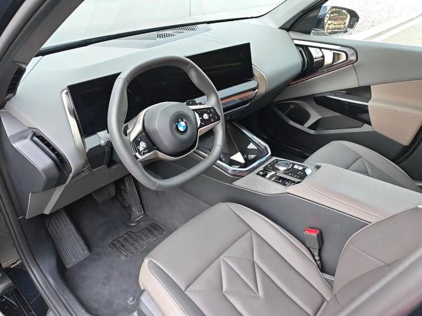 BMW X3 2025 car image #2