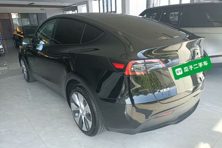 Tesla Model Y 2023 car image #5