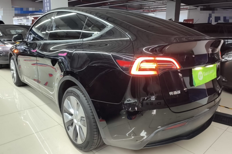 Tesla Model Y 2021 car image #5