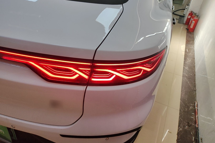 BYD Han 2023 car image #8