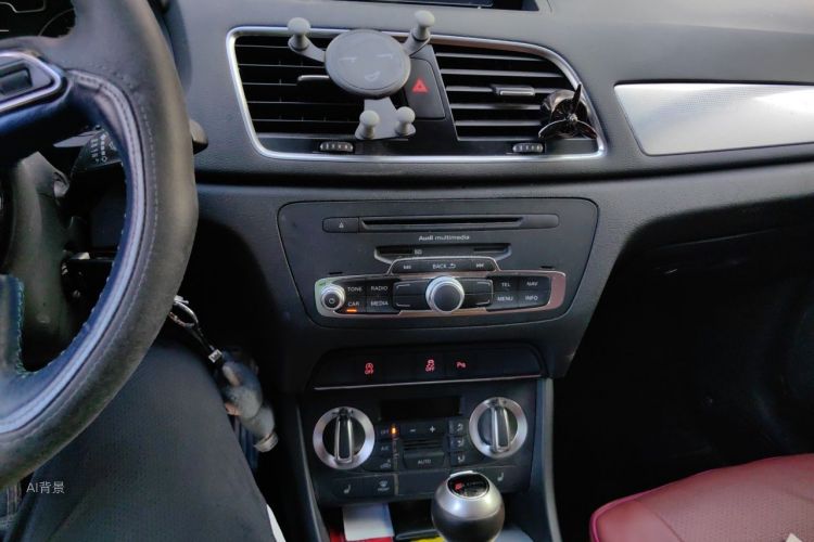 Audi Q3 2015 car image #15