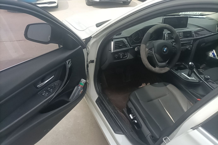 BMW 3 Series 2017 car image #16