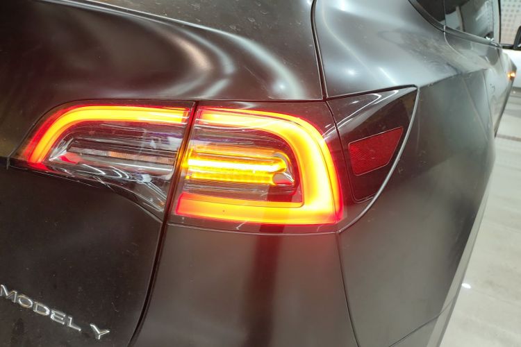 Tesla Model Y 2023 #8 Tesla Model Y 2023 car image #8