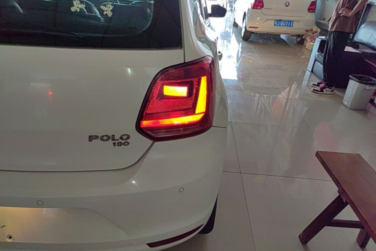 Volkswagen Polo 2019 car image #8