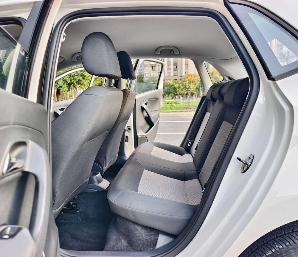 Volkswagen Polo 2017 car image #17