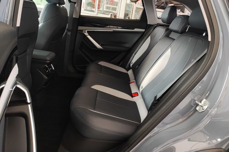 GEELY Boyue L 2025 car image #17