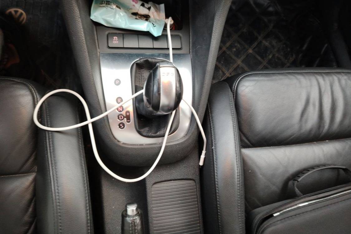 Volkswagen Golf 2011 car image #27
