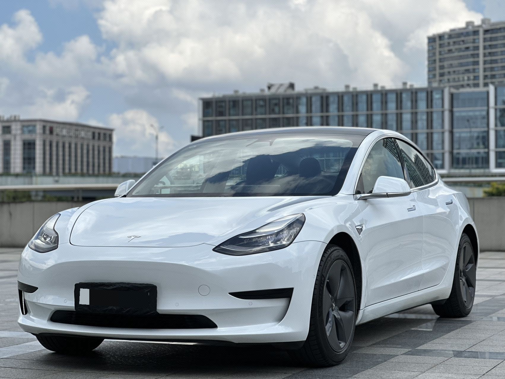 Tesla Model 3 2020 car image 