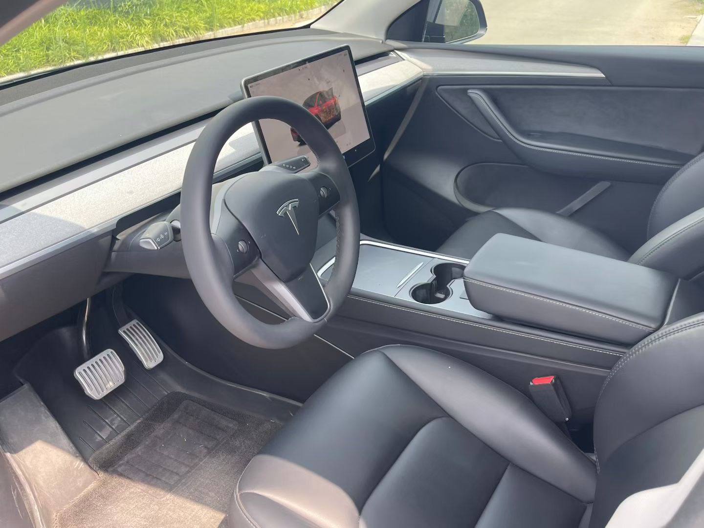 Tesla Model Y 2023 immagine di auto #8