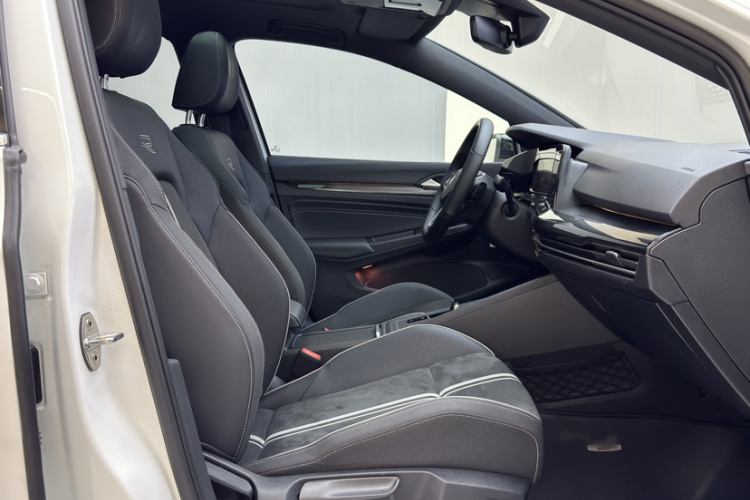 Volkswagen Golf 2021 car image #18