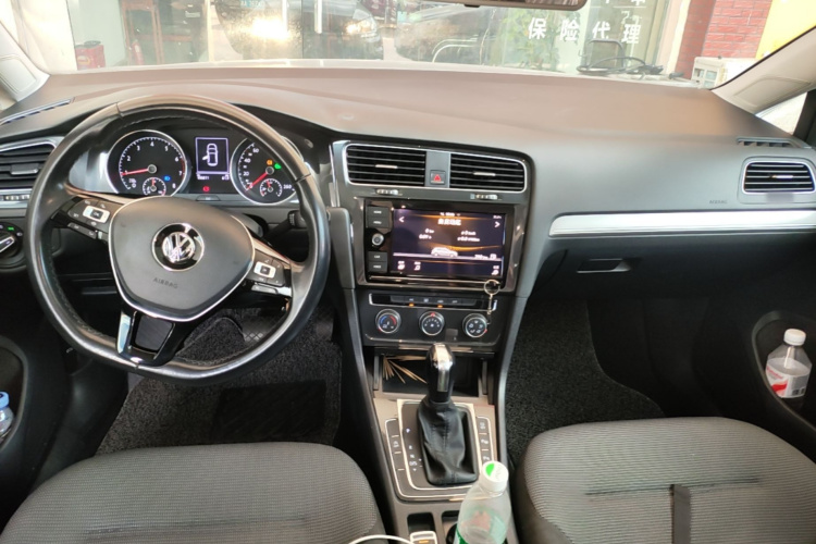 Volkswagen Golf 2019 car image #10