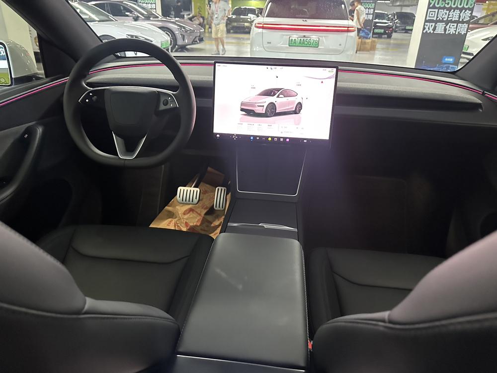 Tesla Model Y 2026 car image #10