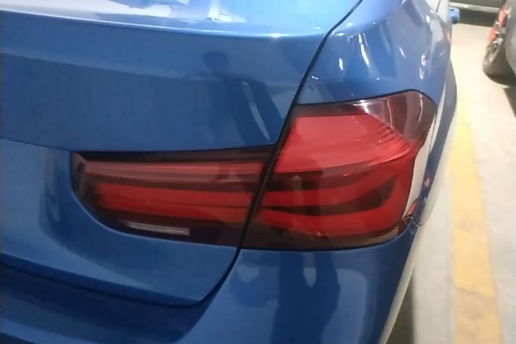 BMW 3 Series 2019 car image #8