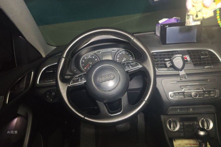 Audi Q3 2015 car image #12