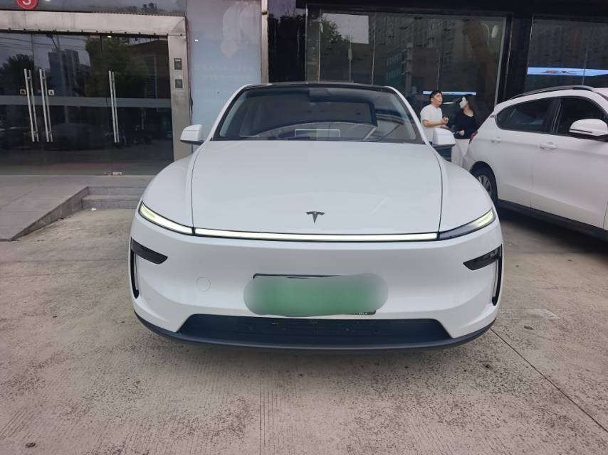 Tesla Model Y 2025 Tesla Model Y 2025 car image