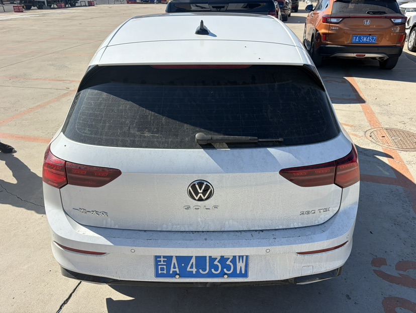 Volkswagen Golf 2023 car image #5