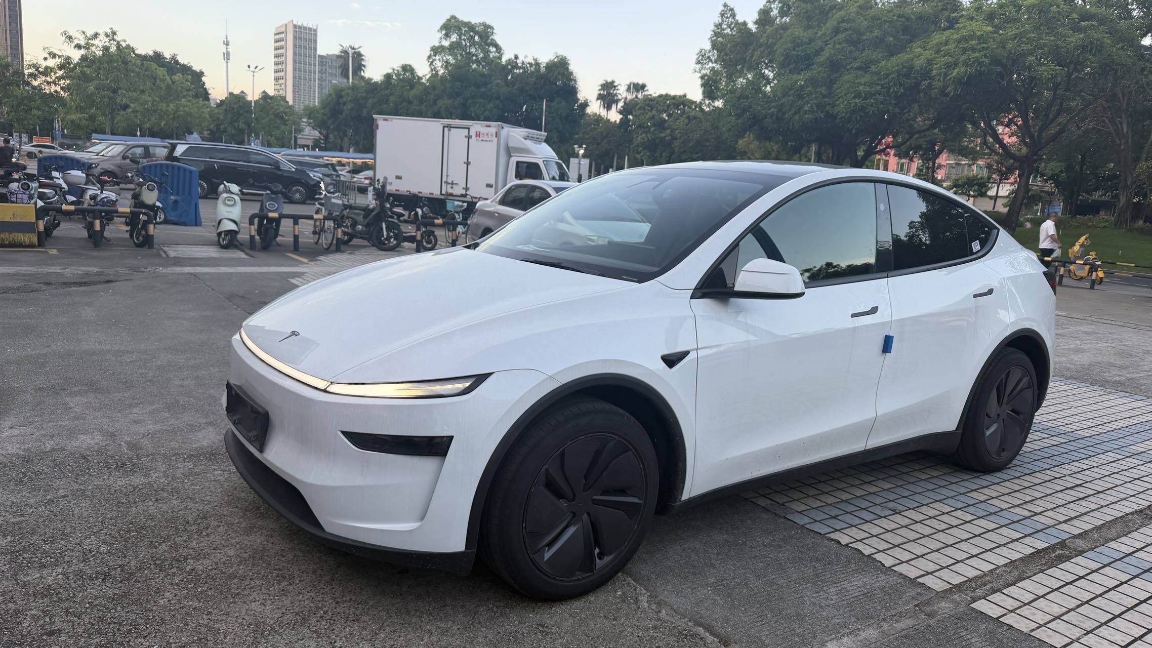 Tesla Model Y 2026 car image 