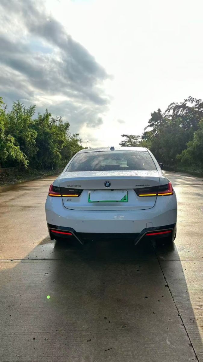 BMW i3 2025 car image #8