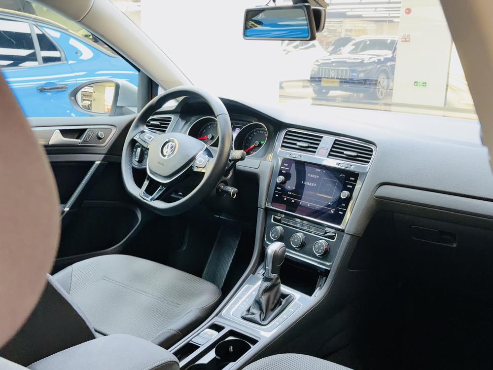 Volkswagen Golf (Imported) 2019 car image #10