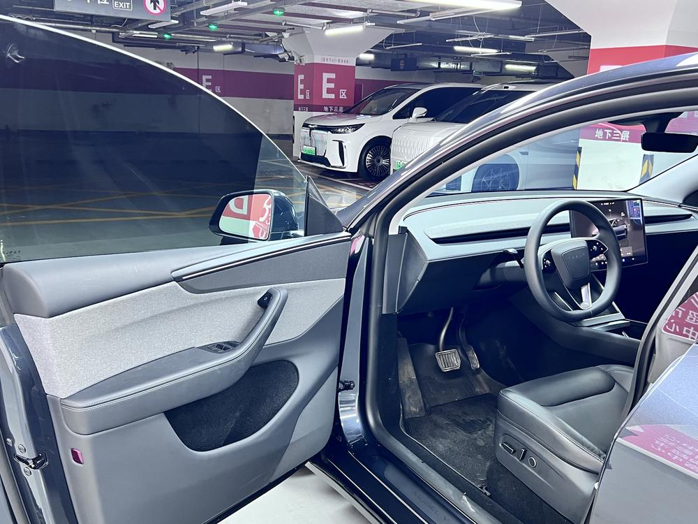 Tesla Model Y 2025 #8 Tesla Model Y 2025 immagine di auto #8