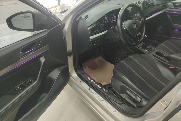 Volkswagen Lavida 2019 car image #16