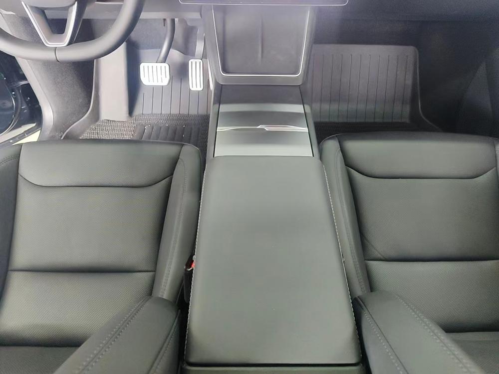 Tesla Model Y 2025 #7 Tesla Model Y 2025 car image #7