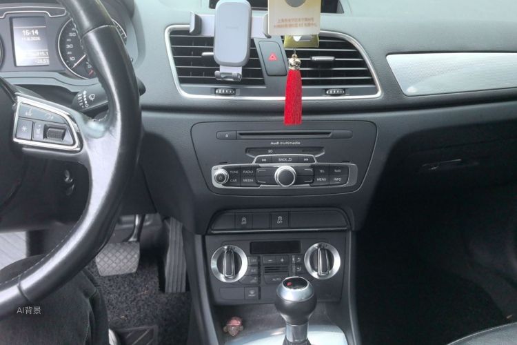 Audi Q3 2015 car image #15