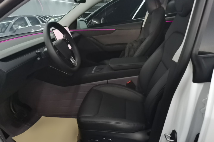 Tesla Model Y 2025 car image #15