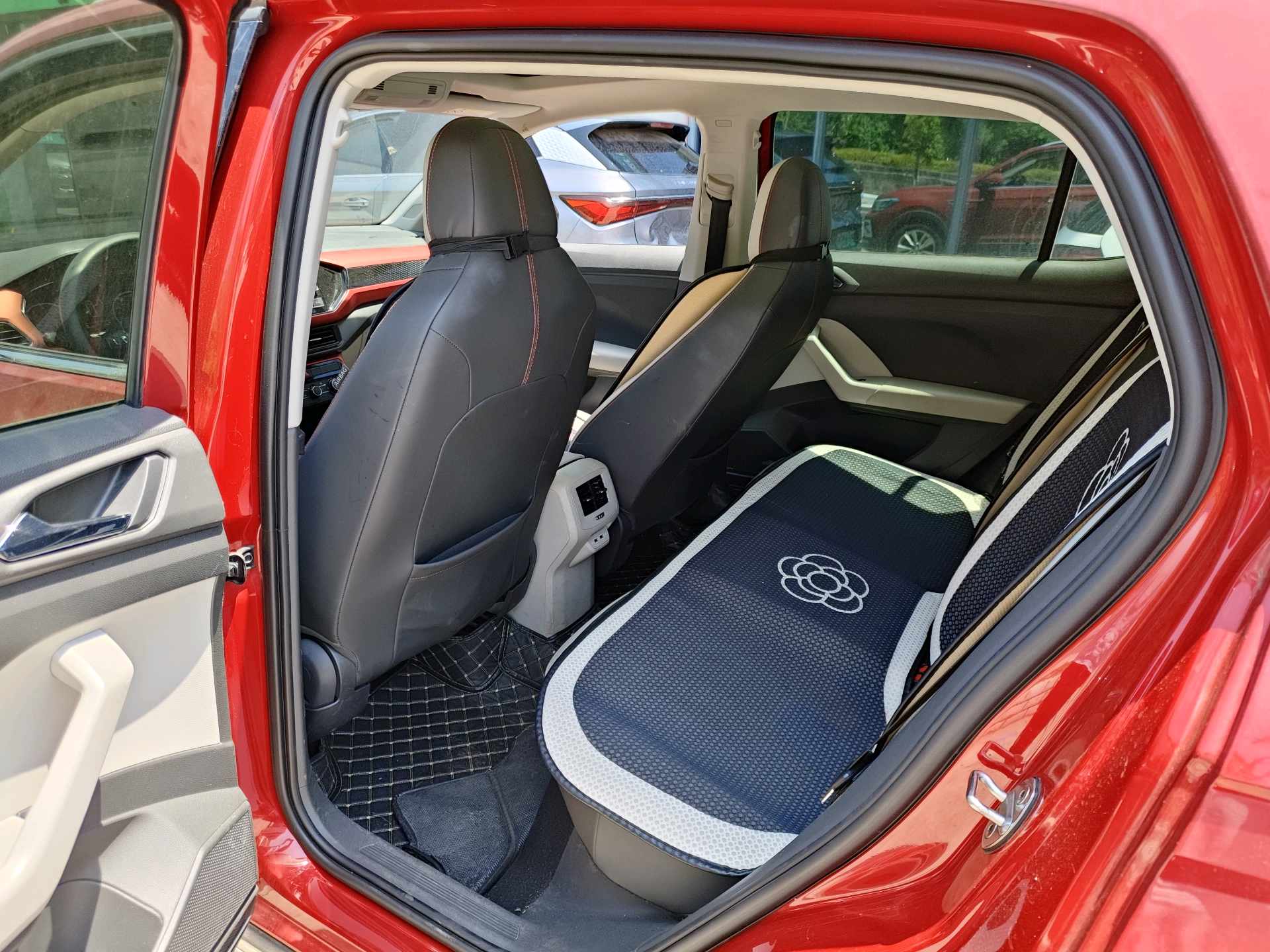 Volkswagen T-Cross 2020 immagine di auto #6