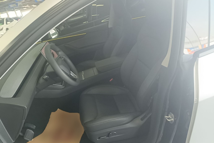 Tesla Model Y 2025 #15 Tesla Model Y 2025 car image #15