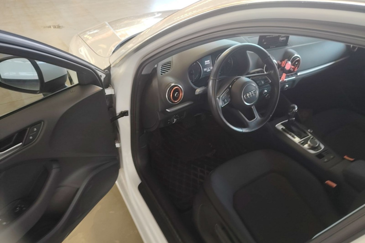 Audi A3 2019 صورة سيارة #16