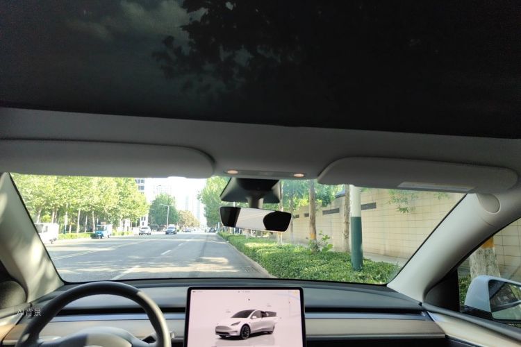 Tesla Model Y 2023 #20 Tesla Model Y 2023 car image #20