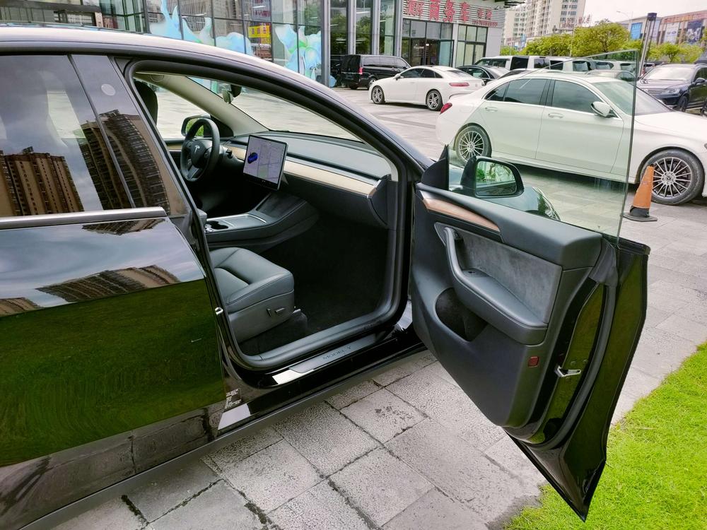 Tesla Model Y 2021 #16 Tesla Model Y 2021 car image #16