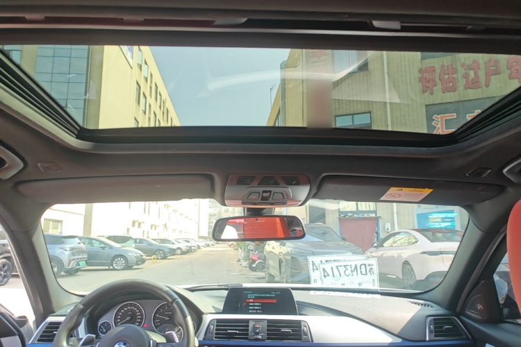 BMW 3 Series 2018 صورة سيارة #18