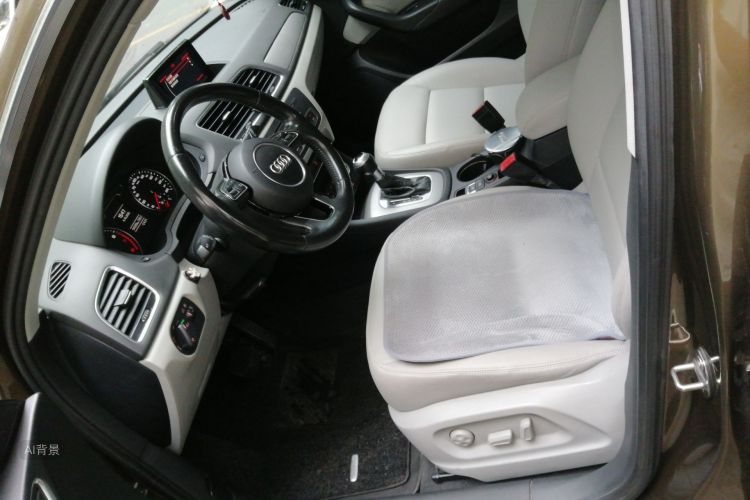 Audi Q3 2014 car image #17