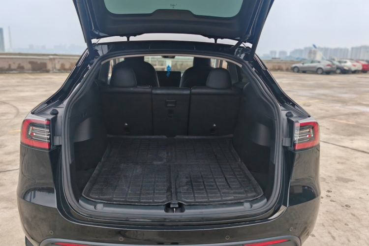 Tesla Model Y 2021 immagine di auto #24