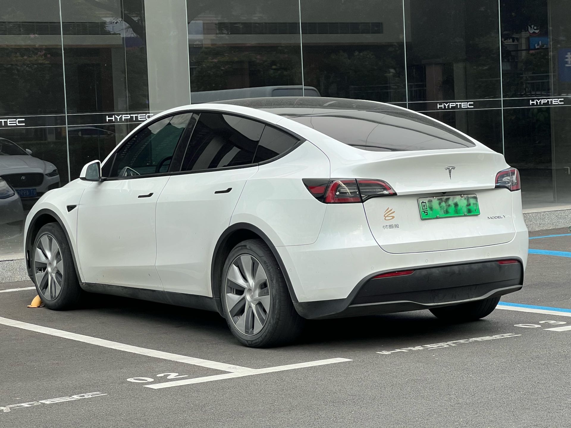 Tesla Model Y 2022 car image #4