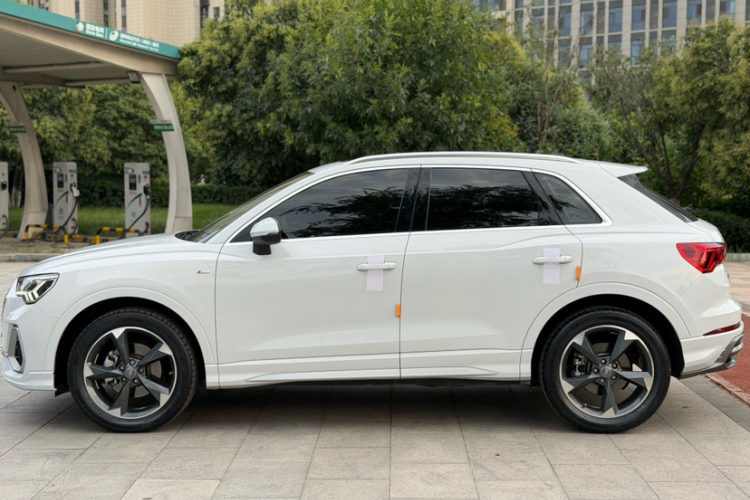 Audi Q3 2020 #4 Audi Q3 2020 car image #4