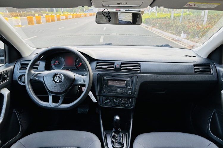 Volkswagen Santana 2018 car image #9