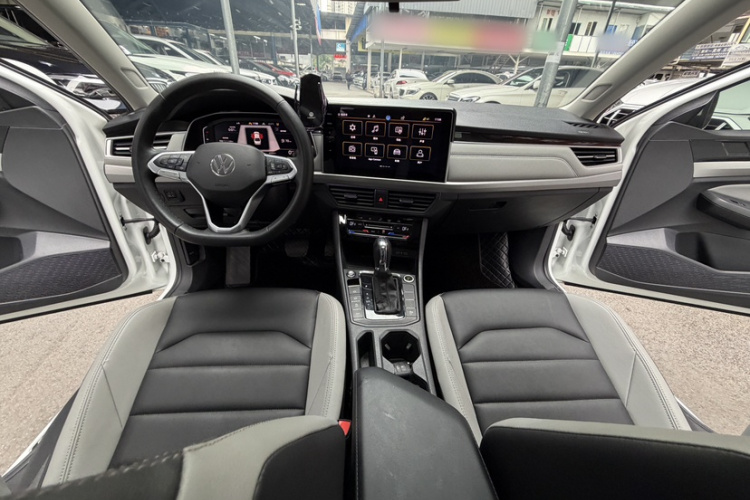 Volkswagen Bora 2023 car image #14