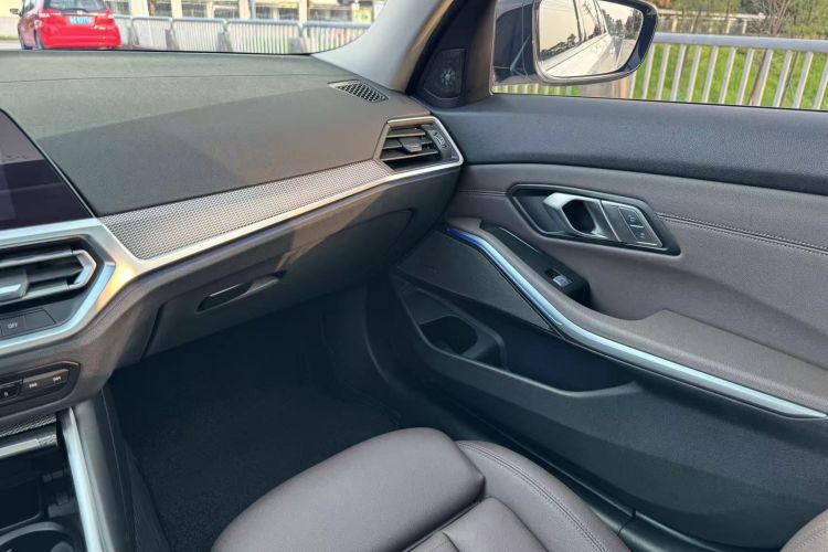 BMW 3 Series 2019 #19 BMW 3 Series 2019 car image #19