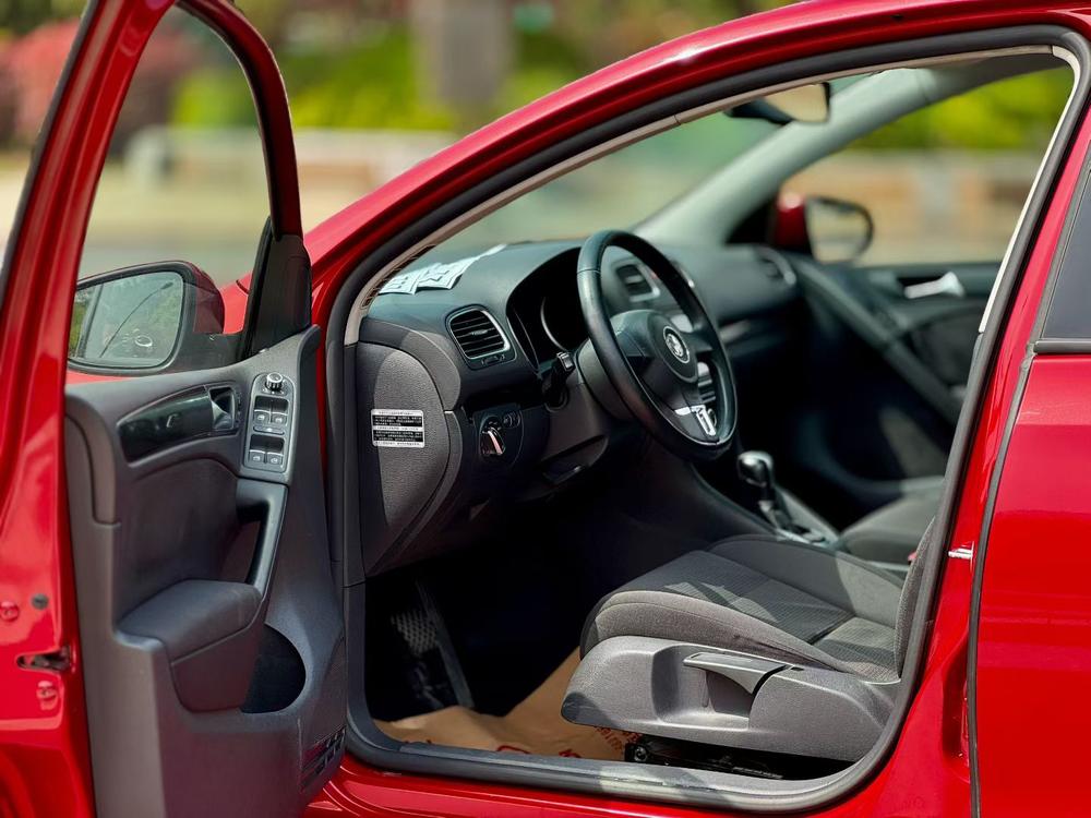 Volkswagen Golf 2012 car image #9