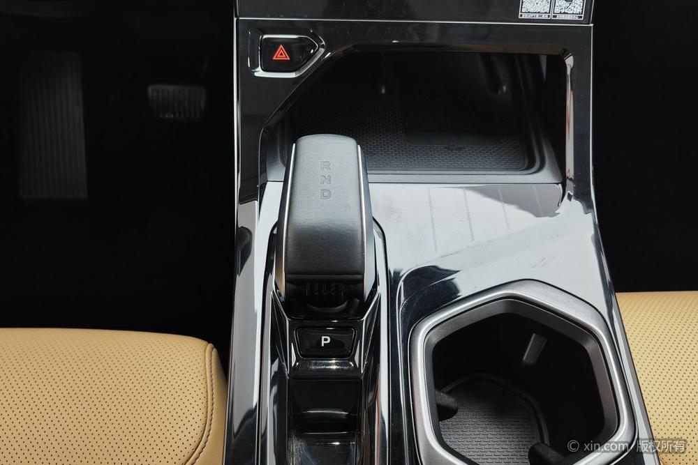 GEELY Boyue L 2023 car image #14