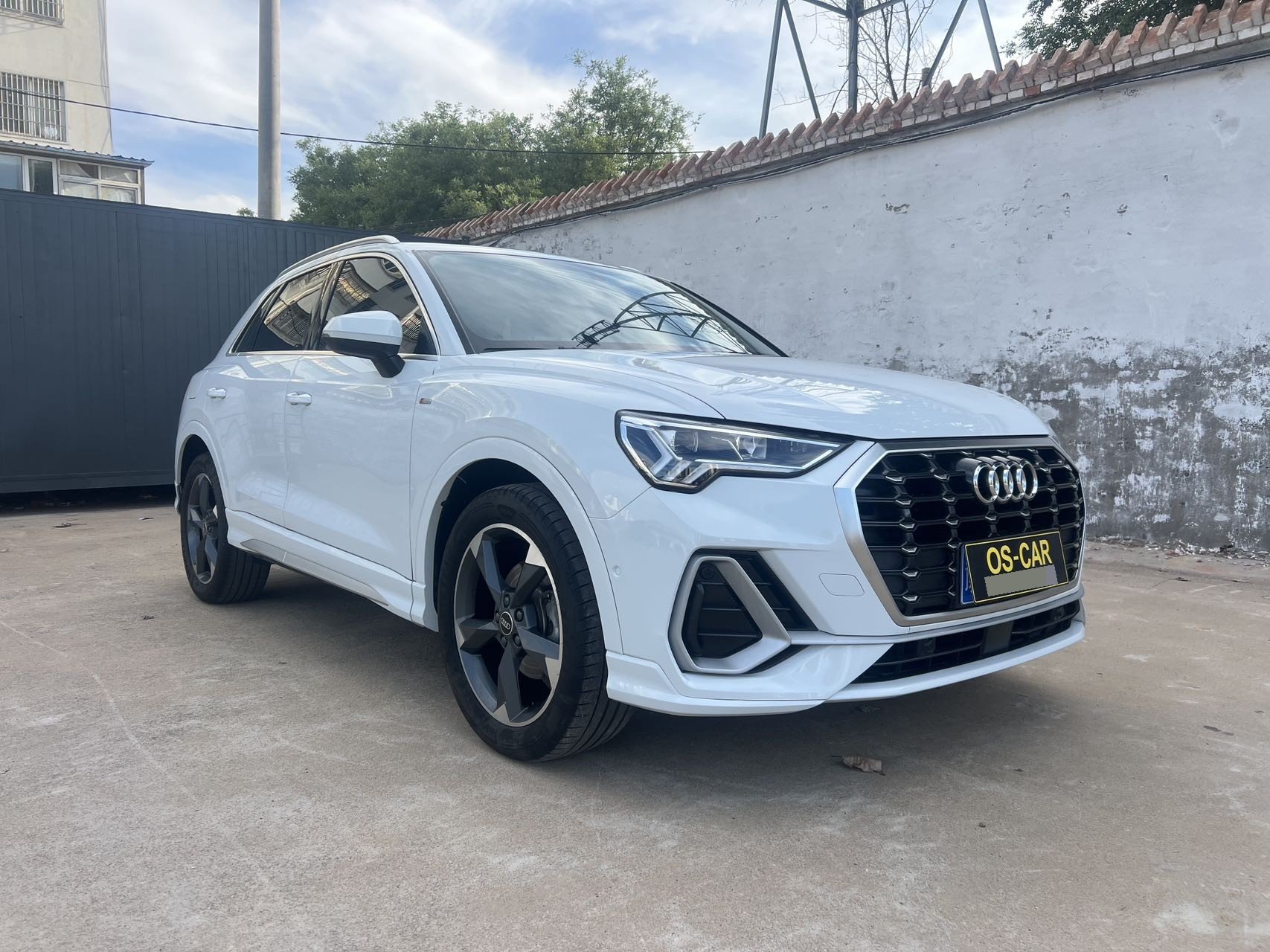 Audi Q3 2023 car image #3