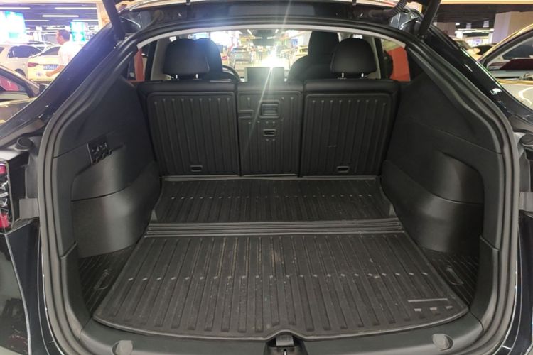 Tesla Model Y 2024 #19 Tesla Model Y 2024 car image #19