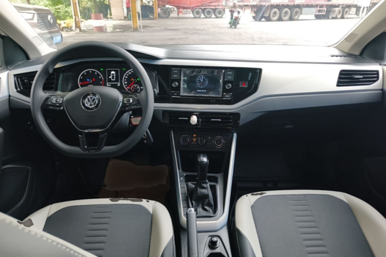 Volkswagen Polo 2020 car image #10
