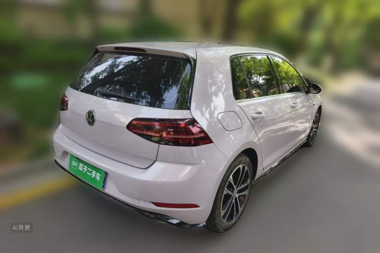 Volkswagen Golf 2018 car image #7