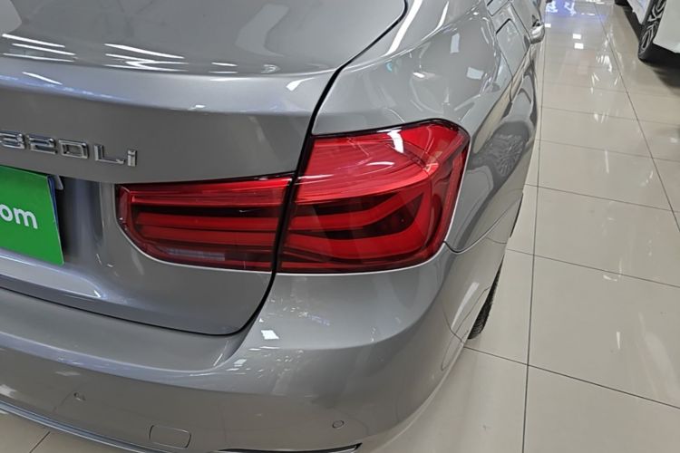 BMW 3 Series 2018 car image #8